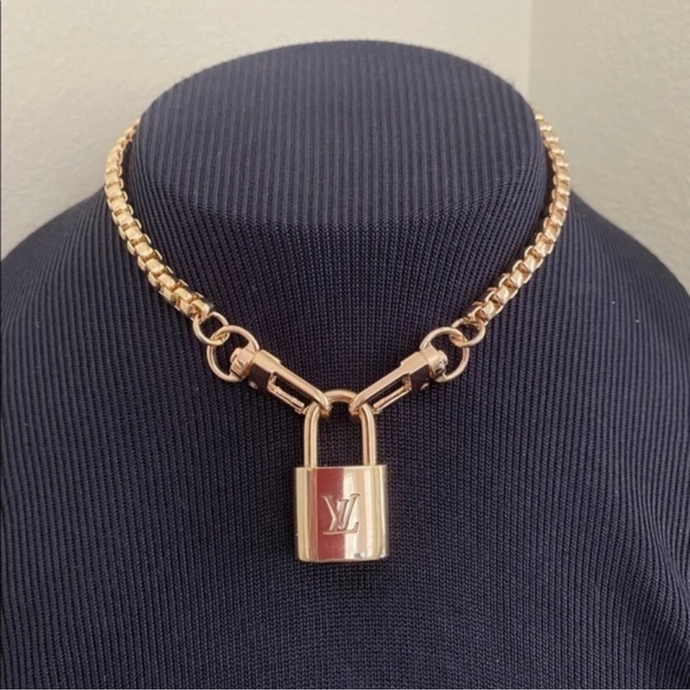 New Louis Vuitton Gold-Tone Lock with 16" Box Link Chain Choker Necklace